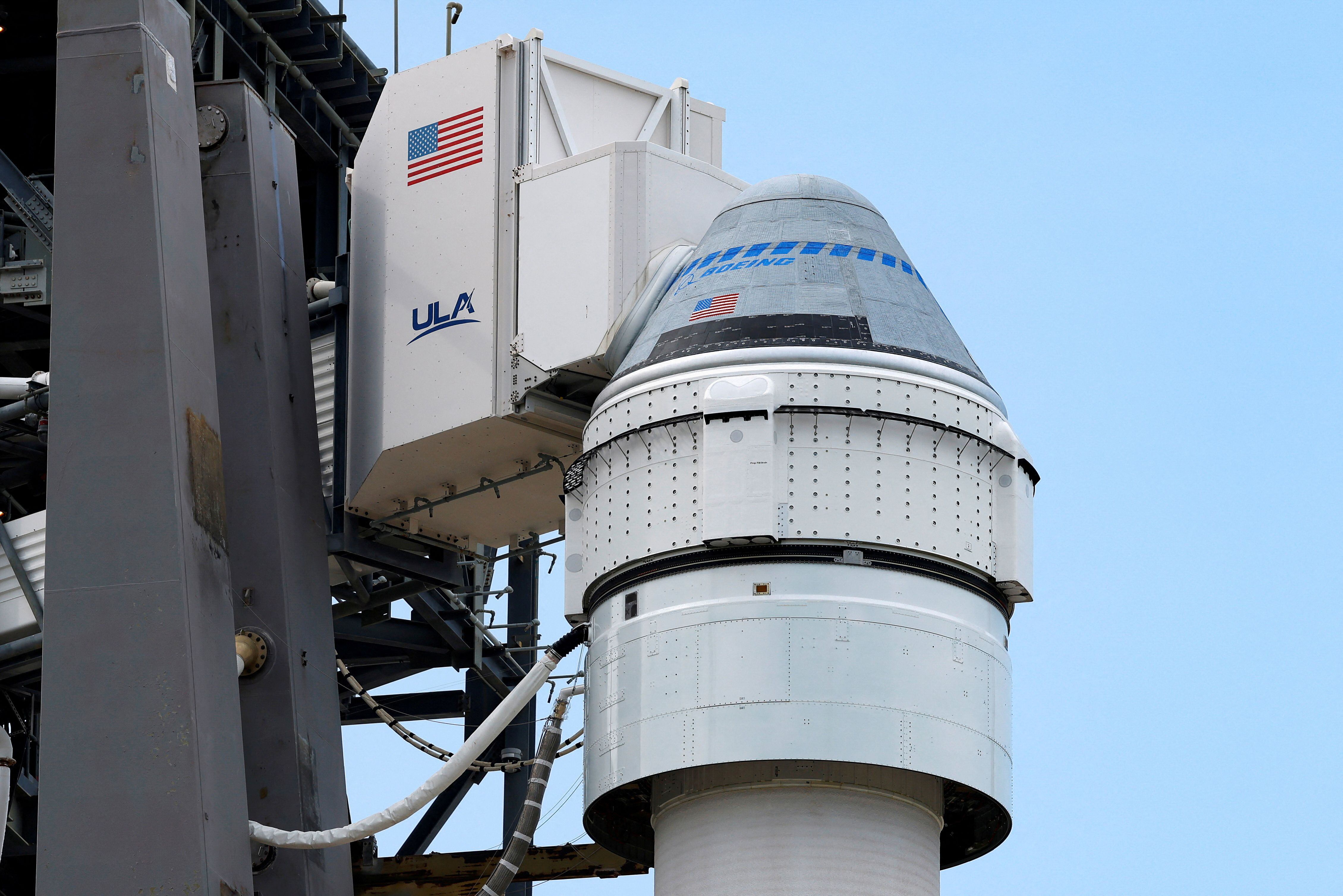 La nave espacial CST-100 Starliner de Boeing de un cohete Atlas 5 de United Launch Alliance en la Estación Espacial Internacional, en Cabo Cañaveral, Florida, EE.UU. REUTERS/Joe Skipper/