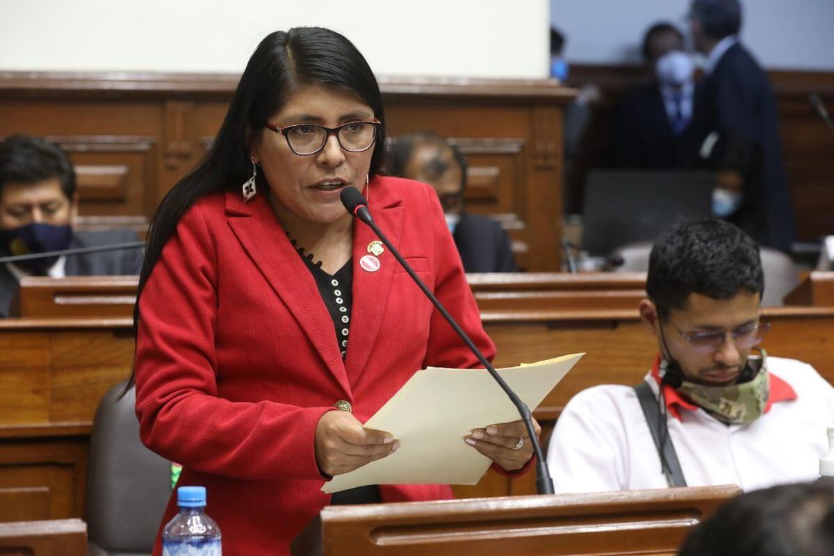 Congresista Margot Palacios Defiende A Profesores Cesados Porque No