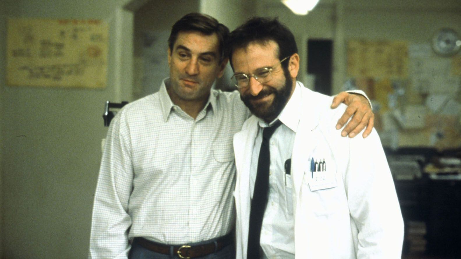 Robert De Niro y Robin Williams en Despertares, la película basada en el libro de Oliver Sacks