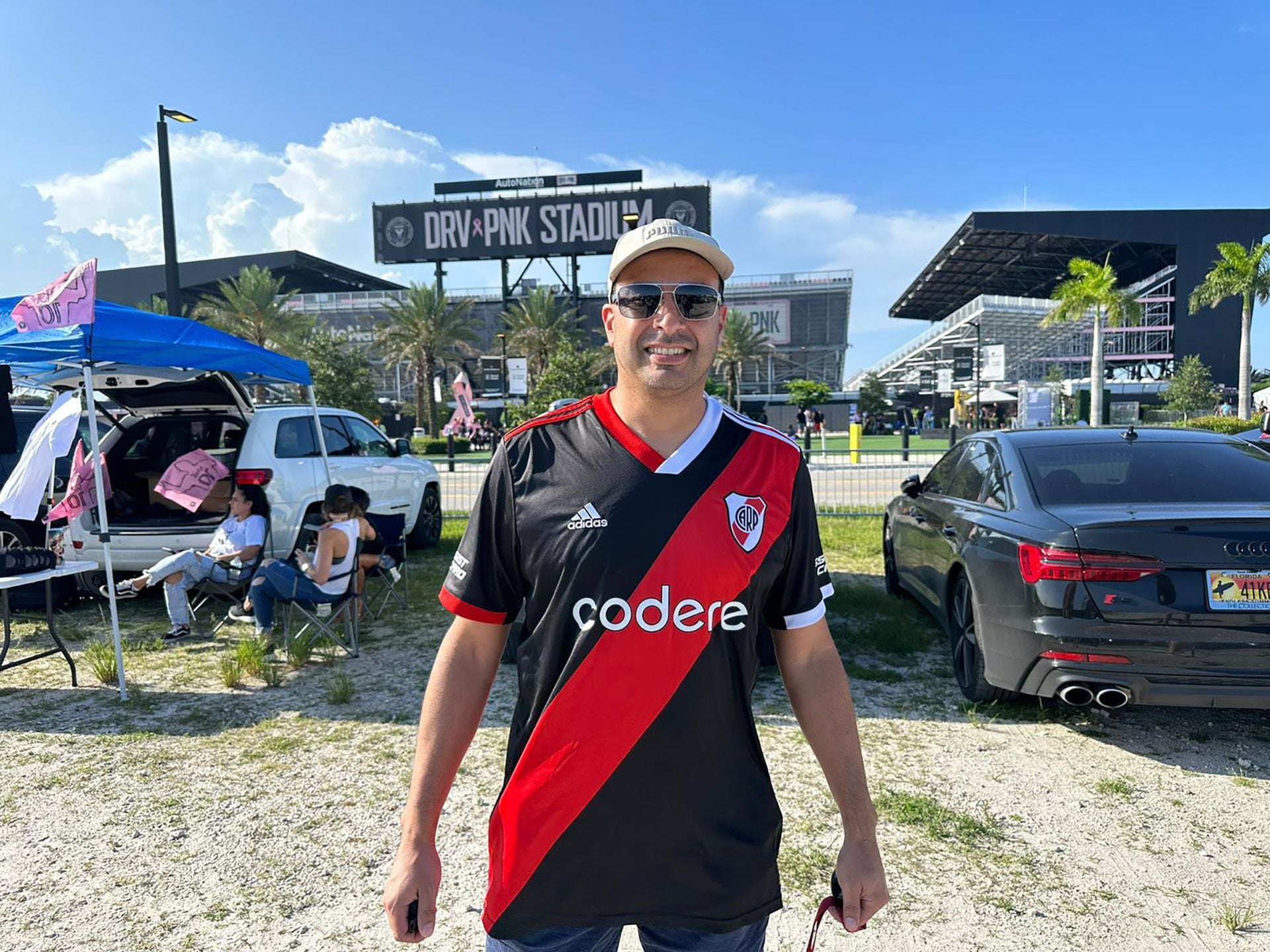 Christian Lucero vino de Argentina y sueña con que un día Messi vista la camiseta de River