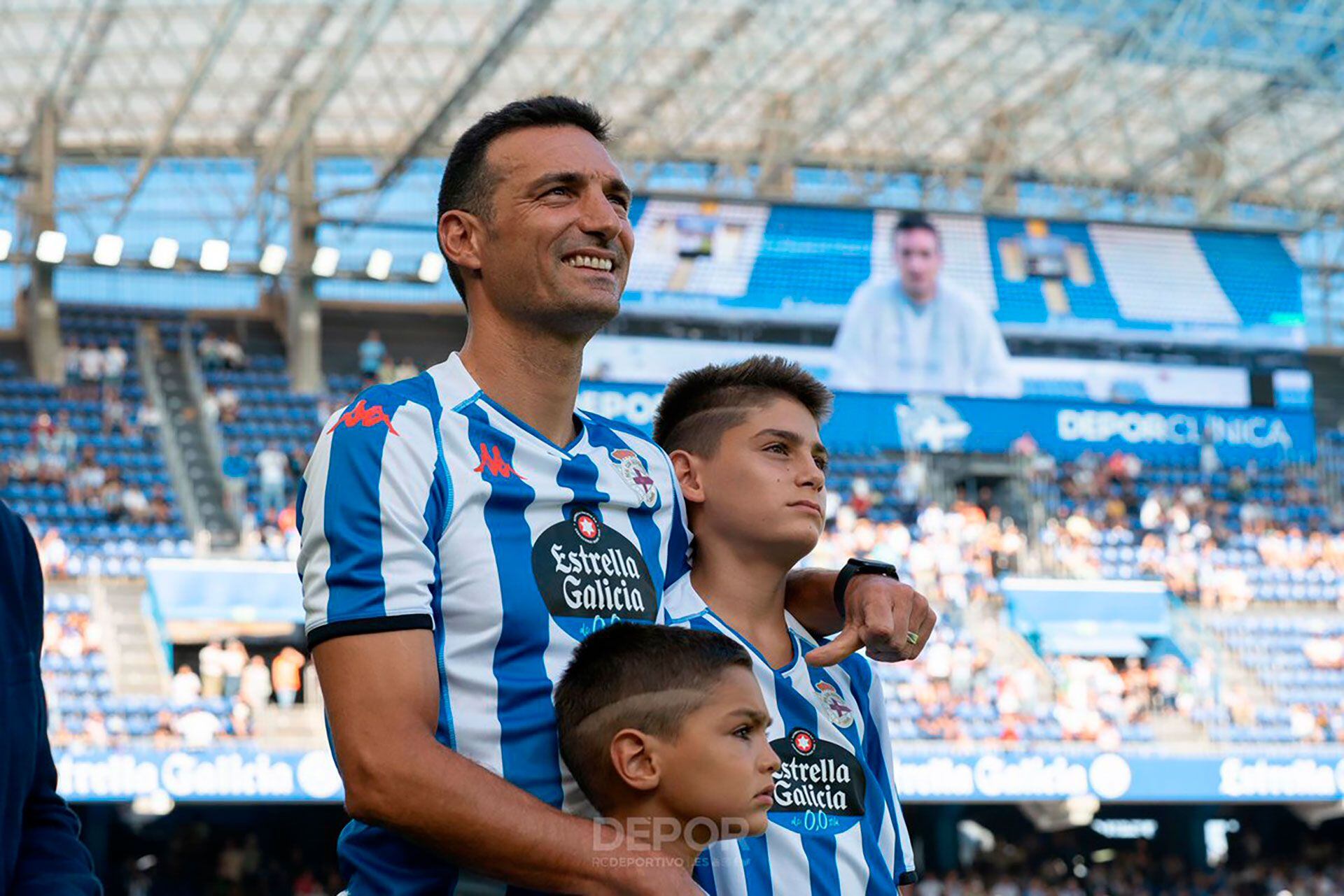 Lionel Scaloni emocionado en el homenaje que le realizó el Deportivo La Coruña en España