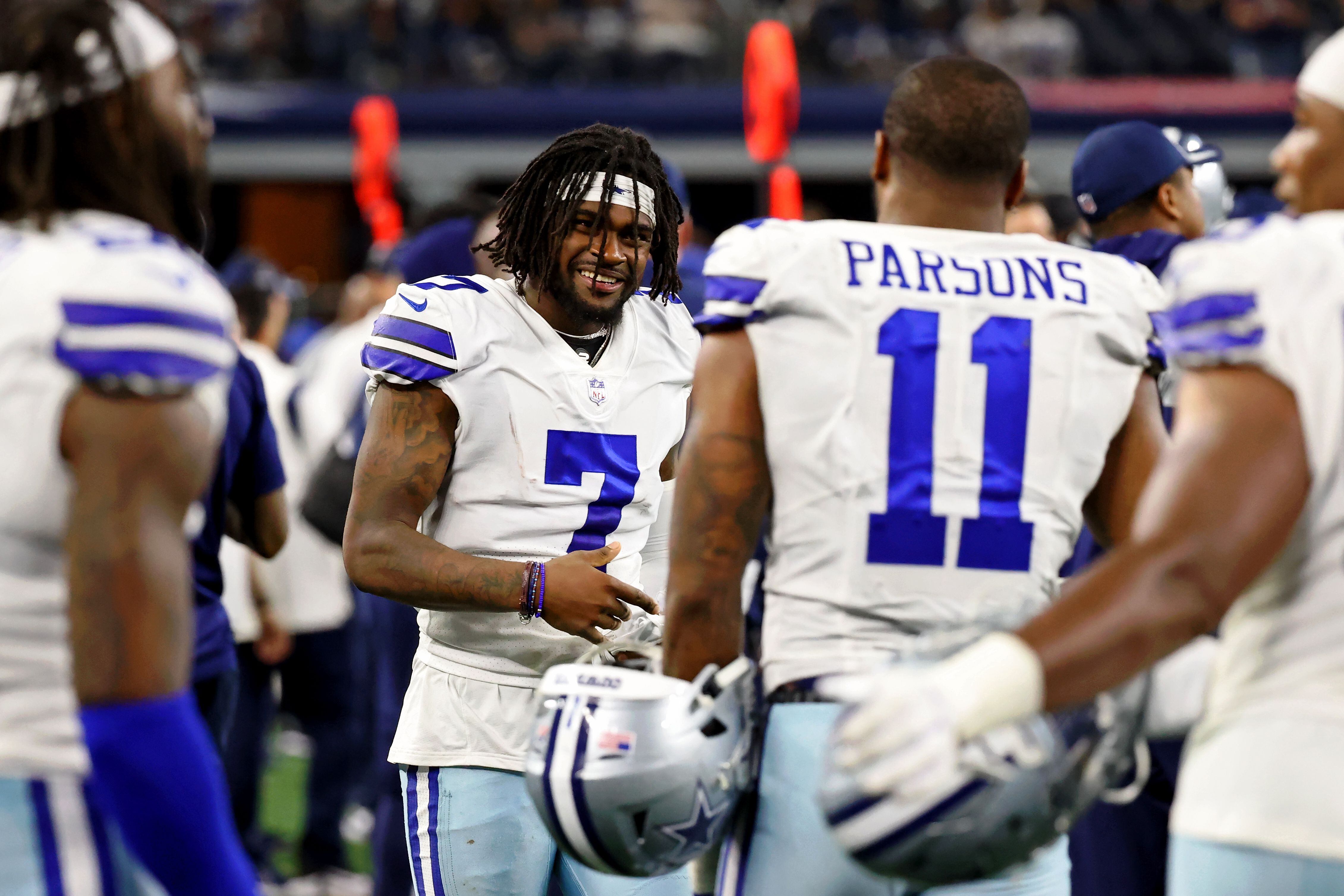 Opinión: Los jugadores de los Cowboys están enojados por el arbitraje.