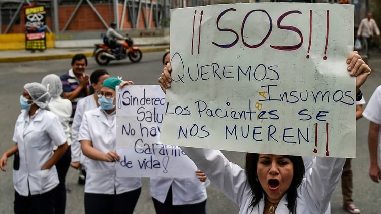 Las protestas de los trabajadores de salud en Caracas (AFP)