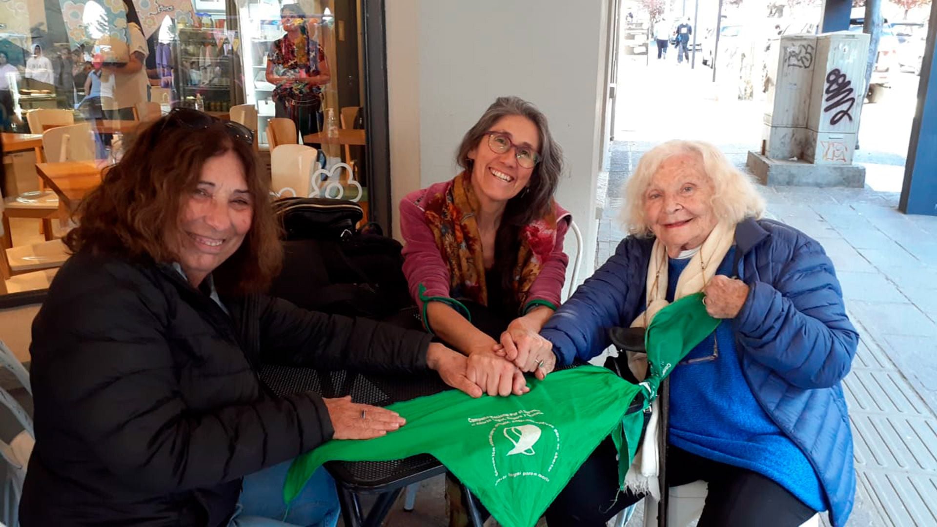 La abogada histórica y pionera feminista Nelly Minyerski es un ejemplo de garra y ya dio el presente en el 36° Encuentro de Bariloche