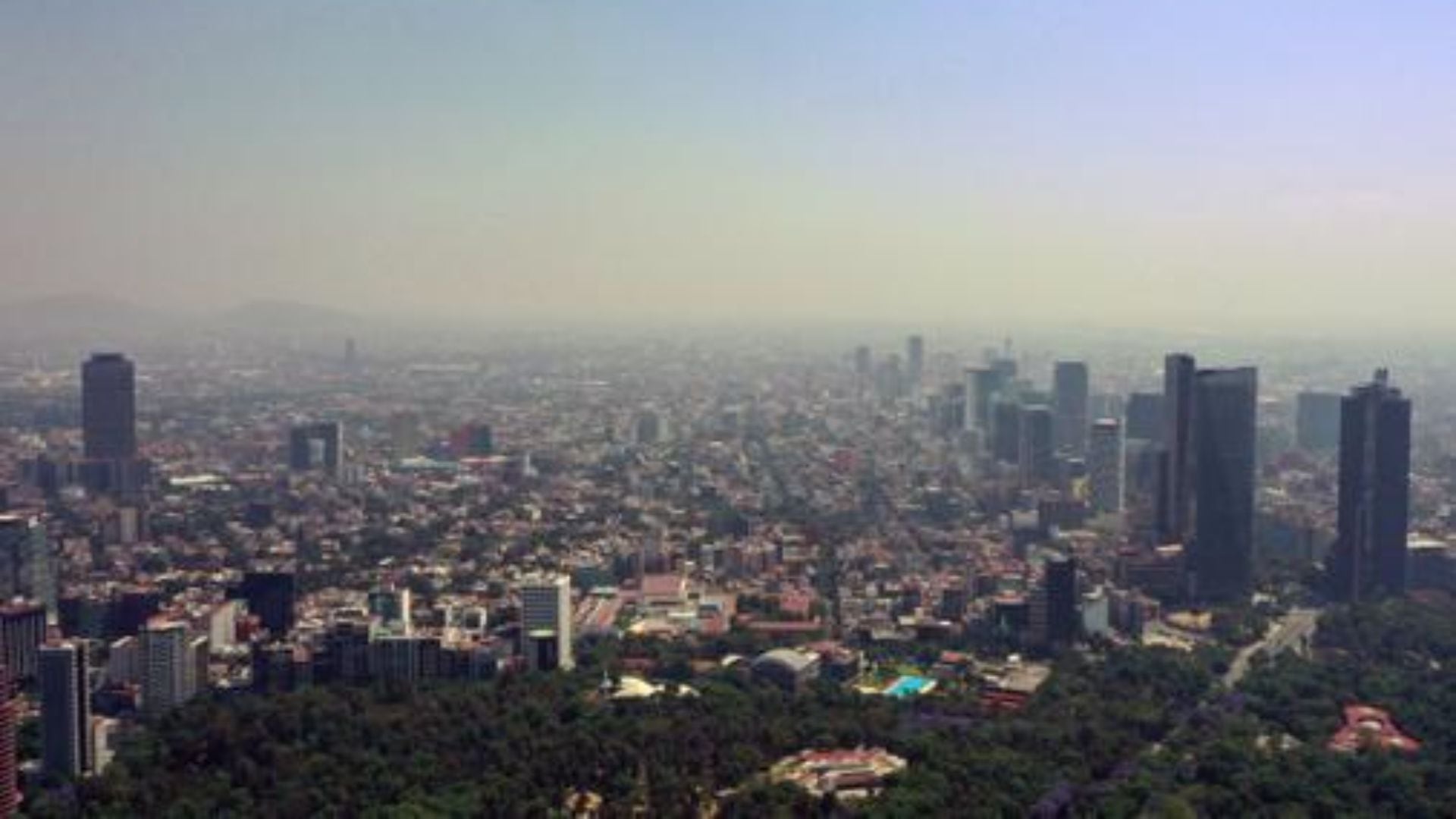 La región sureste de la Ciudad de México se mantiene en contingencia ambiental (ALFREDO ESTRELLA / AFP)