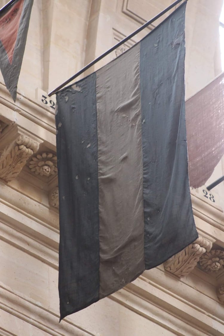 La bandera argentina, en la Iglesia de San Luis