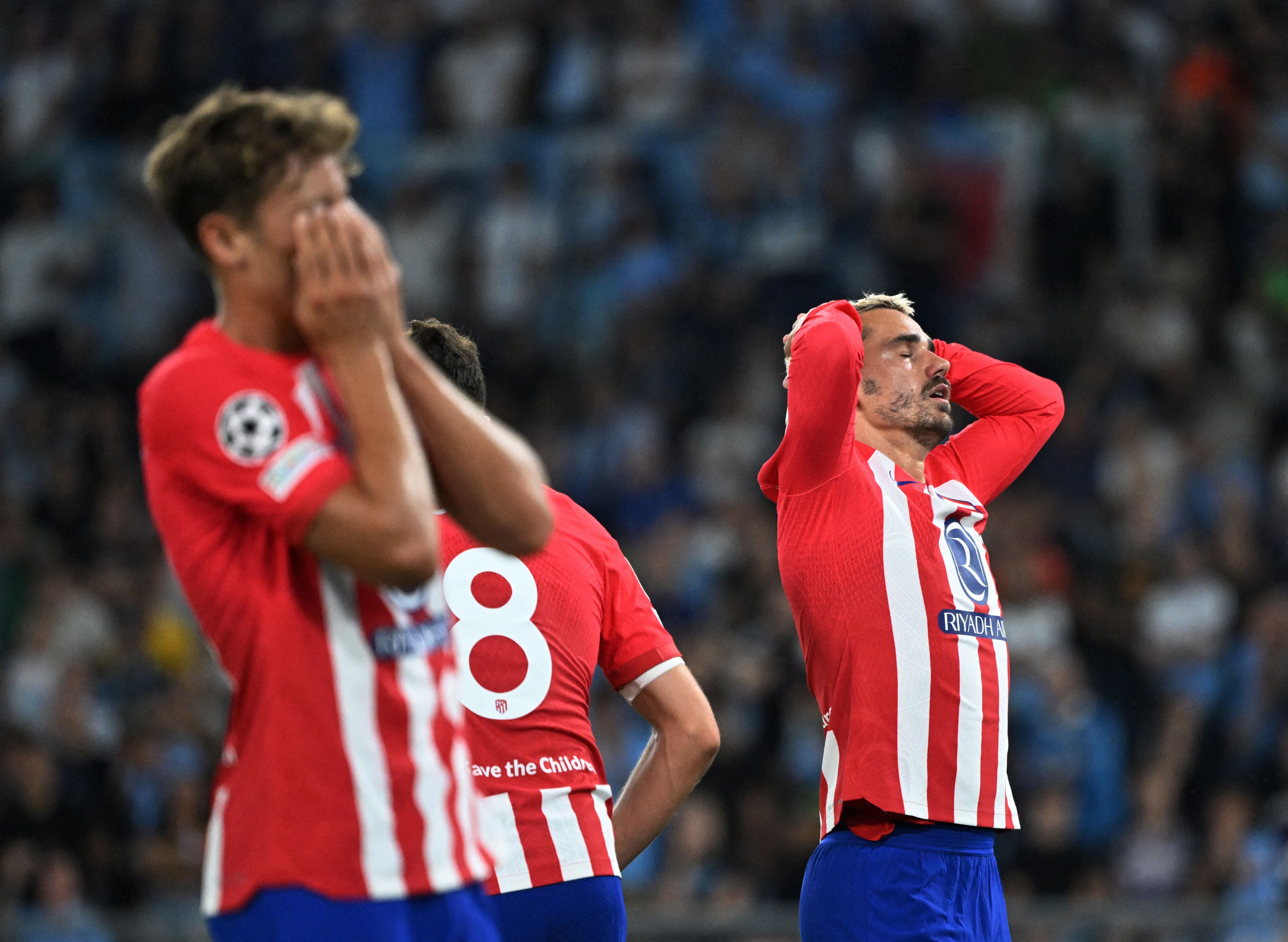 Griezmann se lamenta de una ocasión fallada (REUTERS).