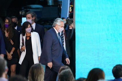 Alberto Fernández sube al escenario (Foto: Franco Fafasuli)