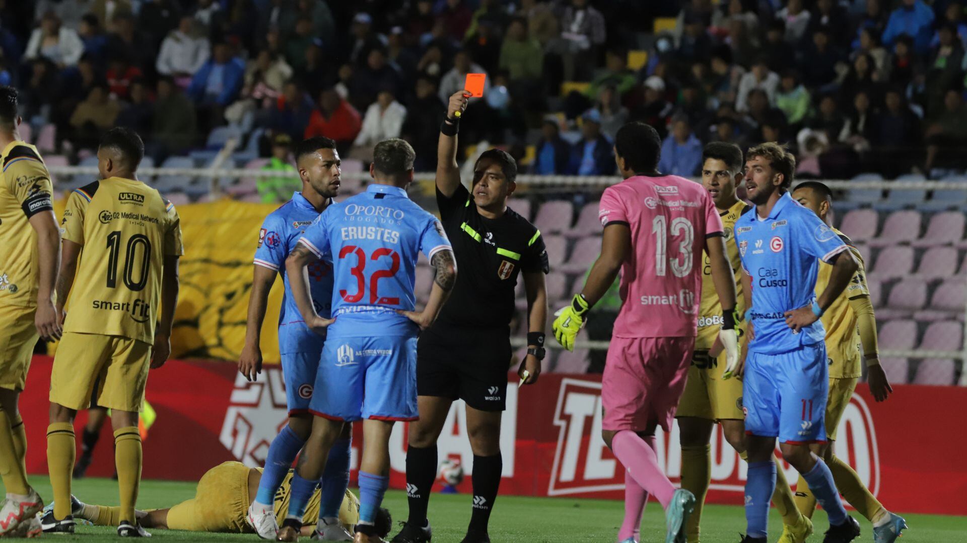 Deportivo Garcilaso viene de perder sus cuatro partidos en el Apertura y en todos ellos recibió tarjetas rojas con un total de siete.