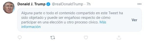 El muro de Trump en la red social ofreció reiteradas veces este aspecto ante sus publicaciones: una advertencia de Twitter que impedía ver el mensaje