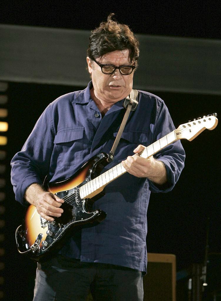 Robbie Robertson en el Crossroads Guitar Festival en Chicago (Foto: AP/Charles Rex Arbogast)