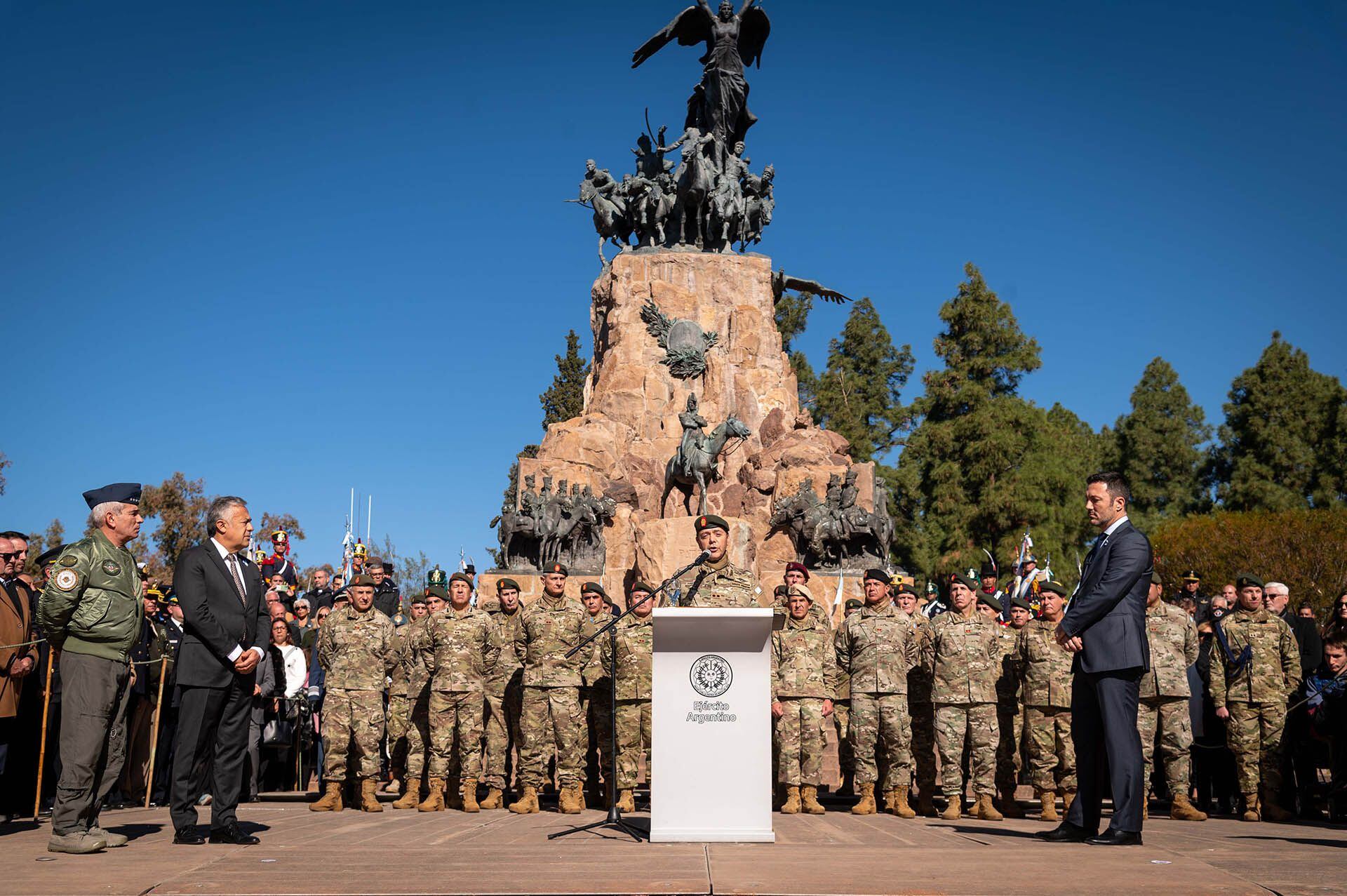 El Ejército Argentino conmemoró su creación en mayo de 1810 en Mendoza