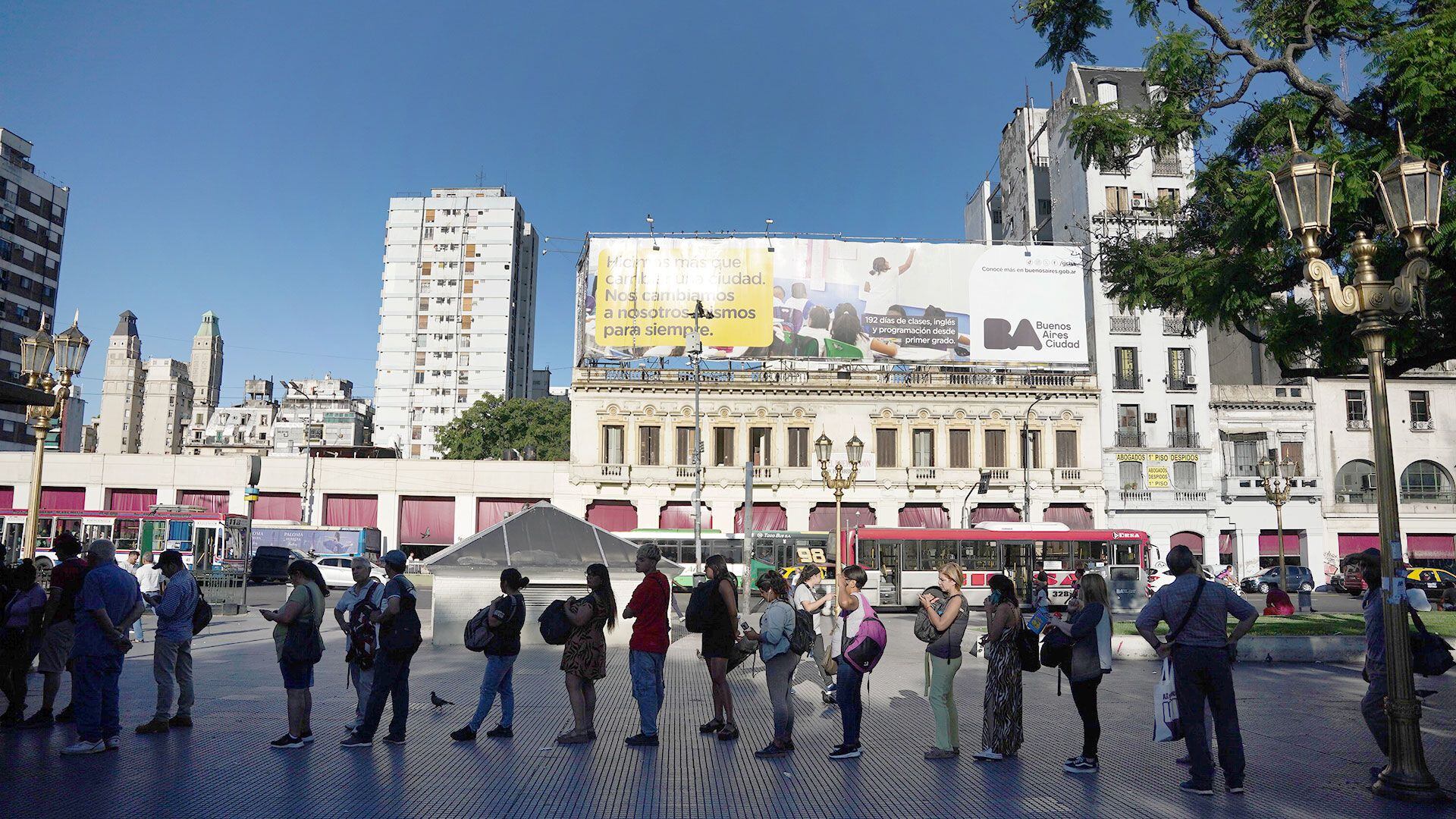 Vuelta colectivos paro trenes