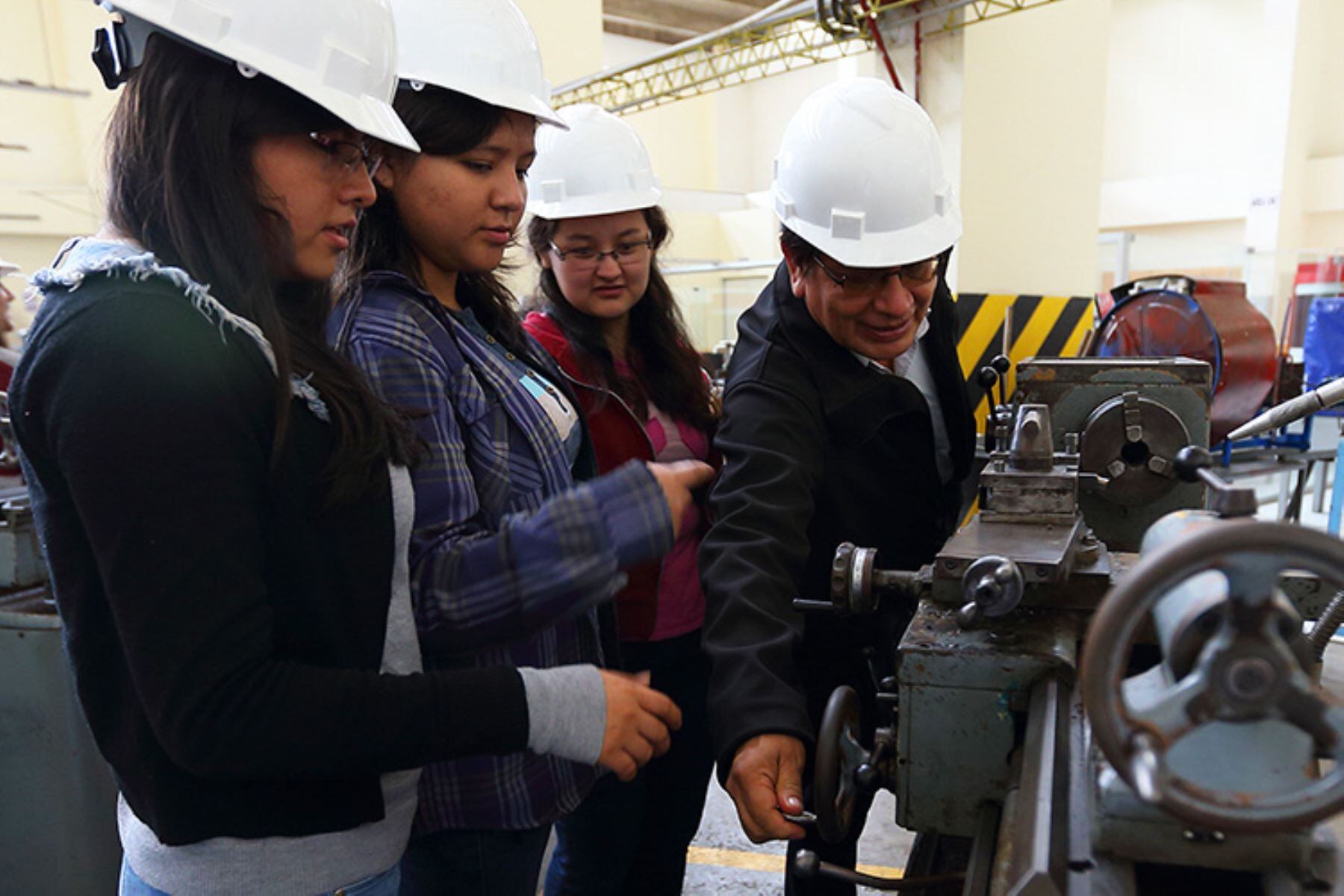 Ingeniería Industrial se posiciona como la carrera top en el campo de la ingeniería. Foto: Andina