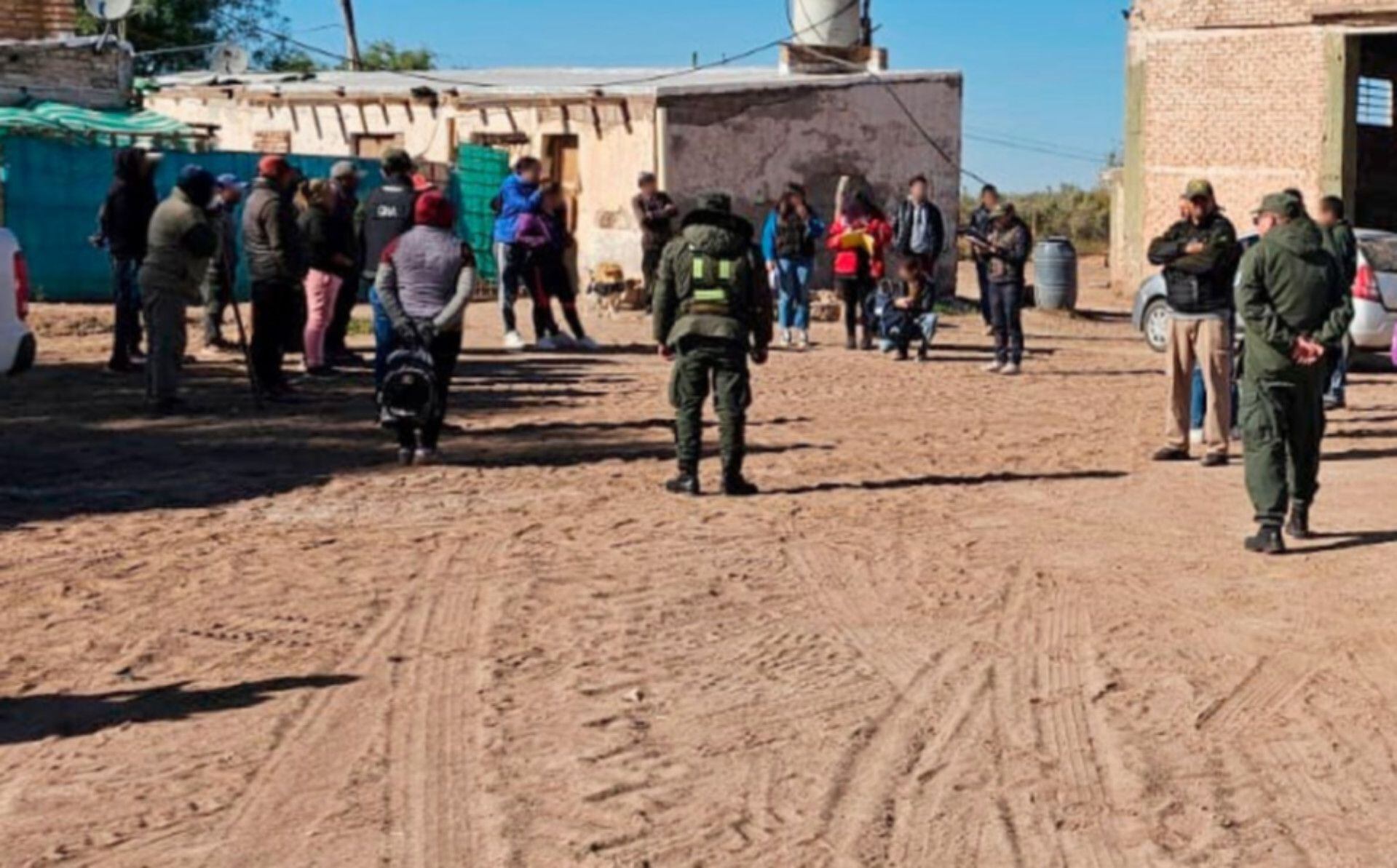 Mendoza: Gendarmería allanó una casa en Lavalle y rescató a 17 personas víctimas de explotación laboral (GNA)