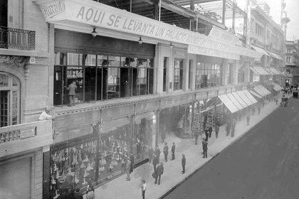 Harrods en su apogeo. La tienda más convocante de Buenos Aires (Archivo General de la Nación)