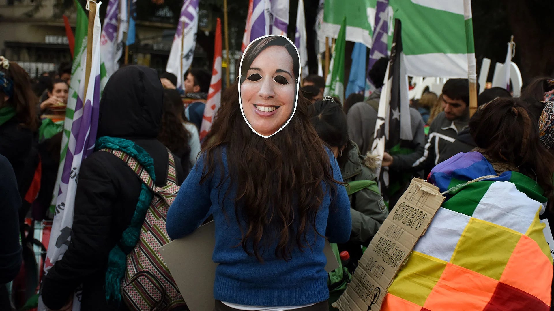 Con fotos, carteles y banderas se recordaron a muchas de las víctimas de femicidio (Nicolás Stulberg)