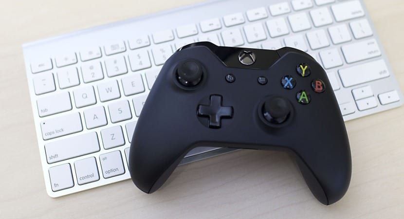 Manette Xbox connectée à un iMac. (photo : je viens de Mac)