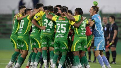 El festejo en el estadio Norberto Tomaghello cuando Defensa y Justicia pasó los cuartos de final.