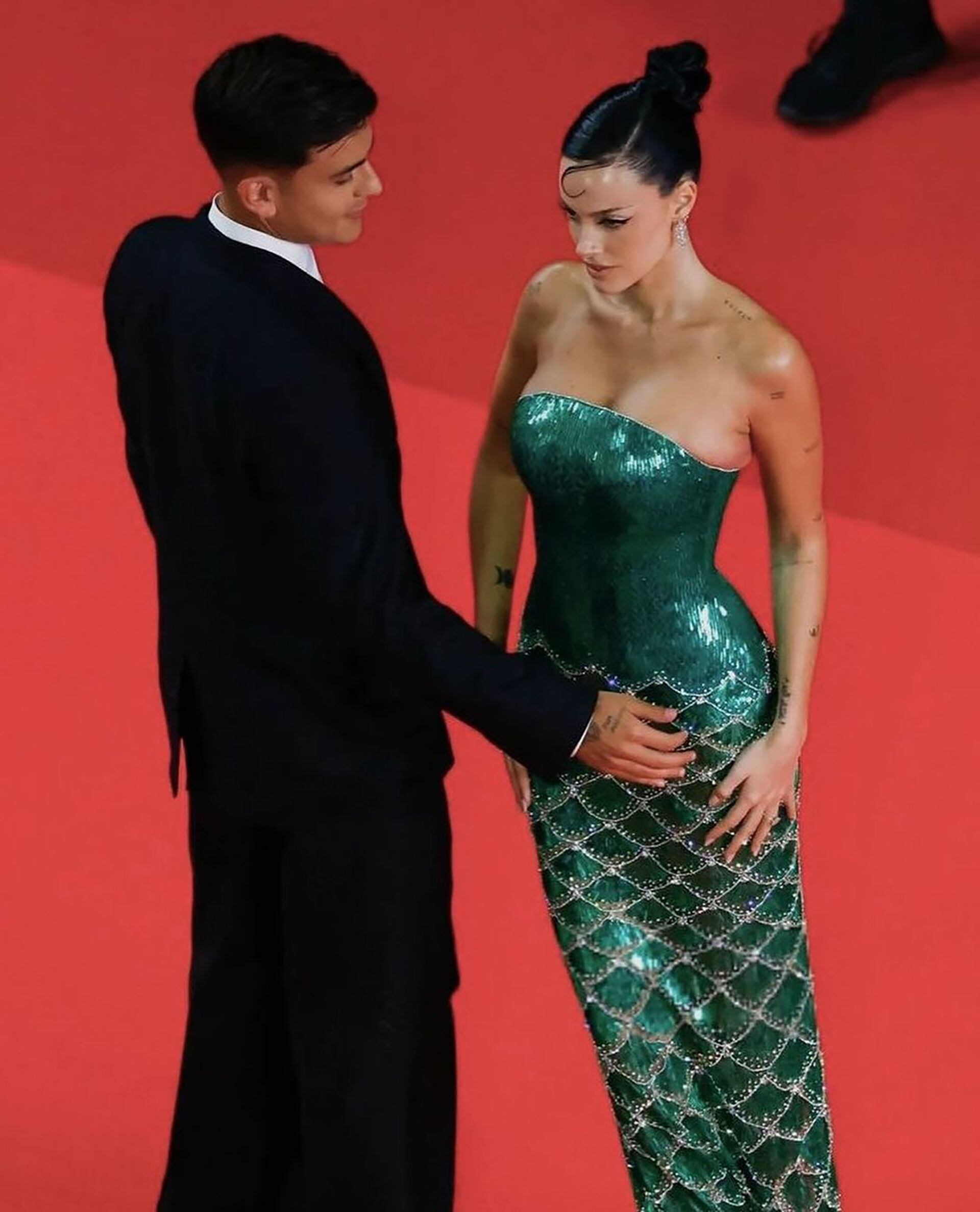 Oriana Sabatini y Paulo Dybala en Cannes