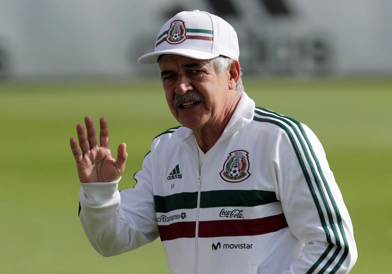 Foto de archivo de Ricardo "Tuca" Ferretti en un entrenamiento con la selección de fútbol de México. Ciudad de México, México. 8 de octubre de 2018.
REUTERS/Henry Romero