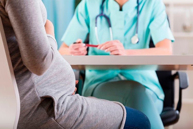 Los expertos recomiendan que los pacientes con cardiopatías congénitas sean seguidos de manera interdiscilplinaria desde los controles del embarazo (iStock)