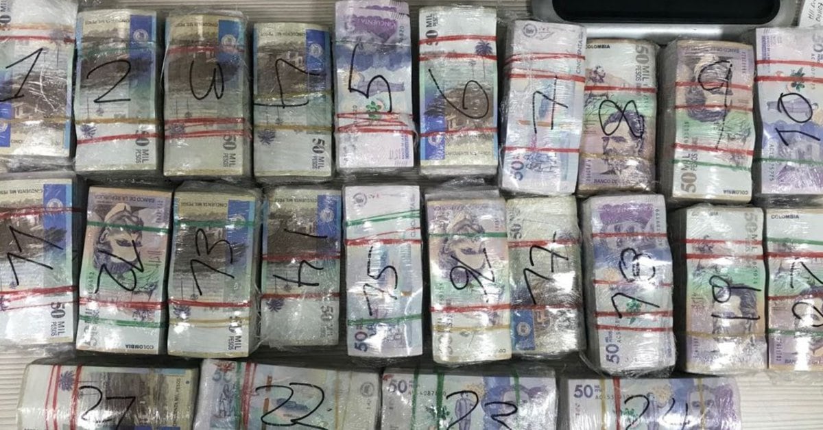 Two men arrested with 600 million pesos in cash for money laundering