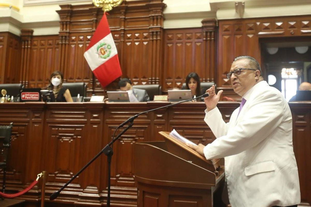 Hernán Condori, ministre de la Santé