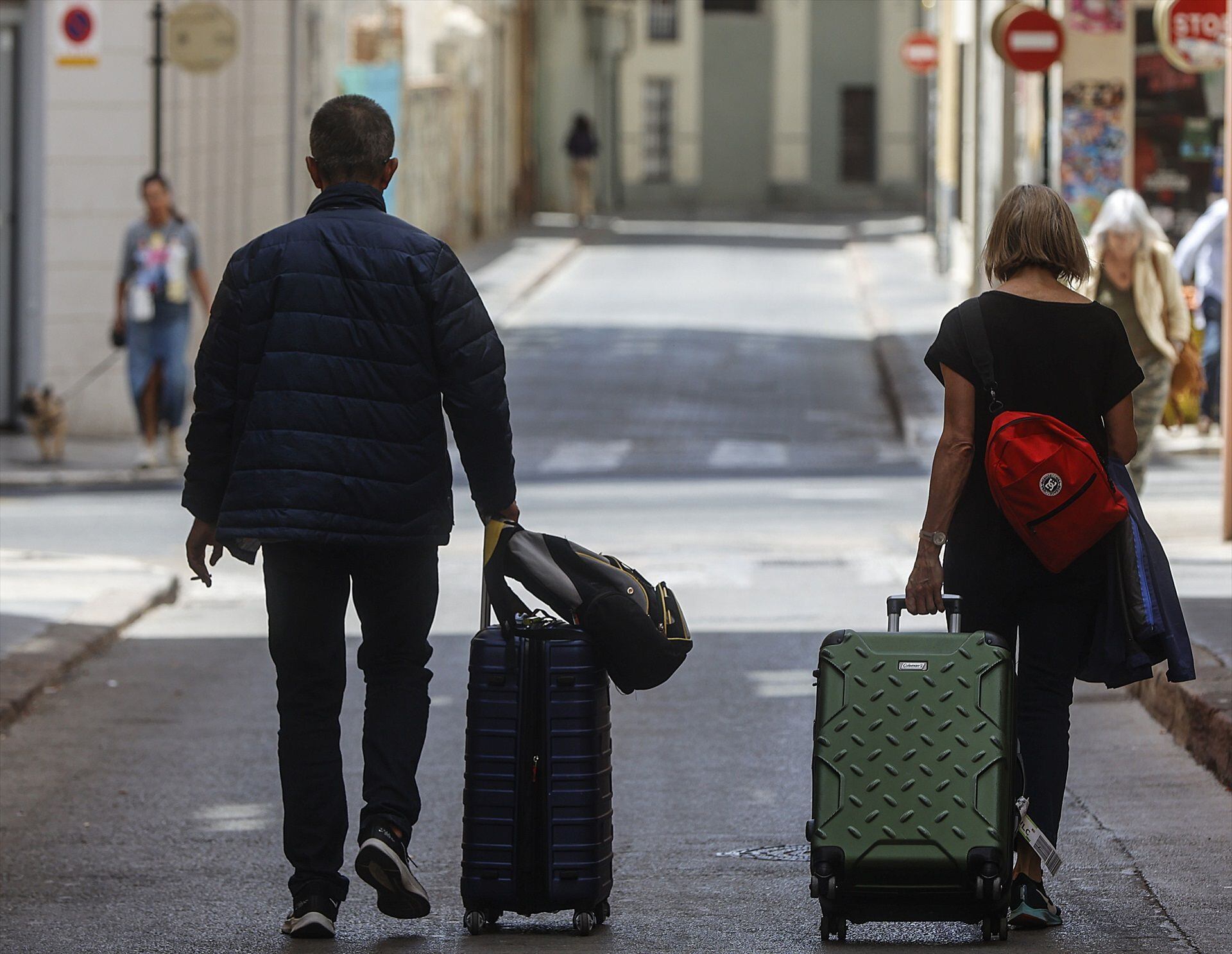 Varios turistas recorren la ciudad, a 28 de mayo de 2024, en Valencia, Comunidad Valenciana (España). (Rober Solsona / Europa Press)