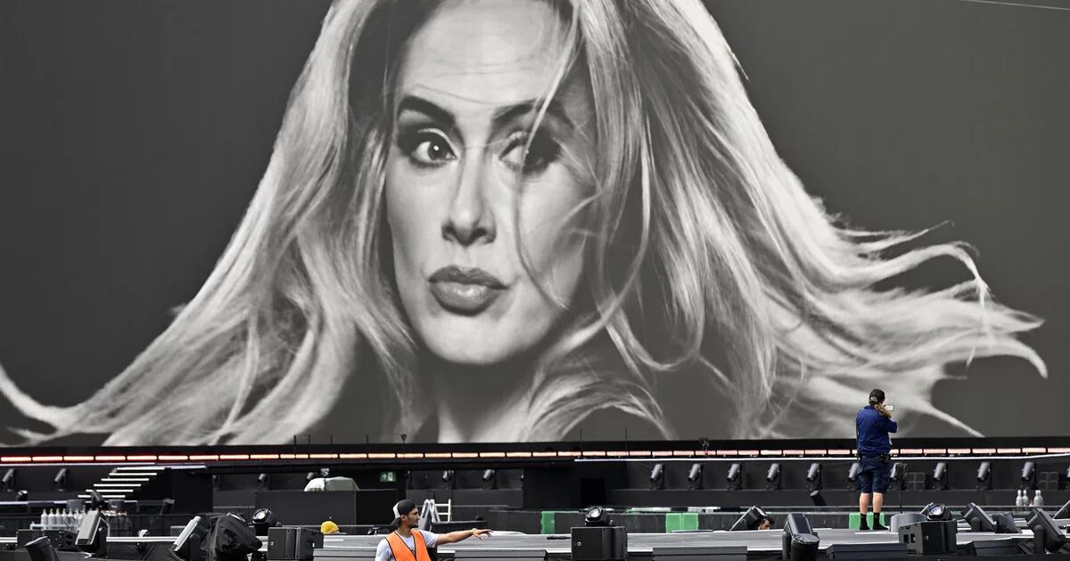 Adele interrumpe su concierto en Múnich para seguir la final femenina