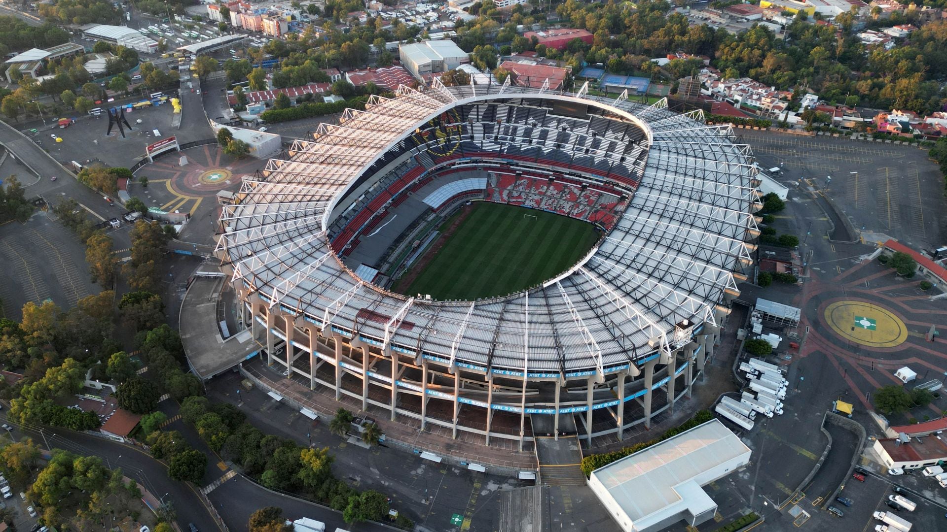 Estadio Azteca (Coloso de Santa Ursula) –