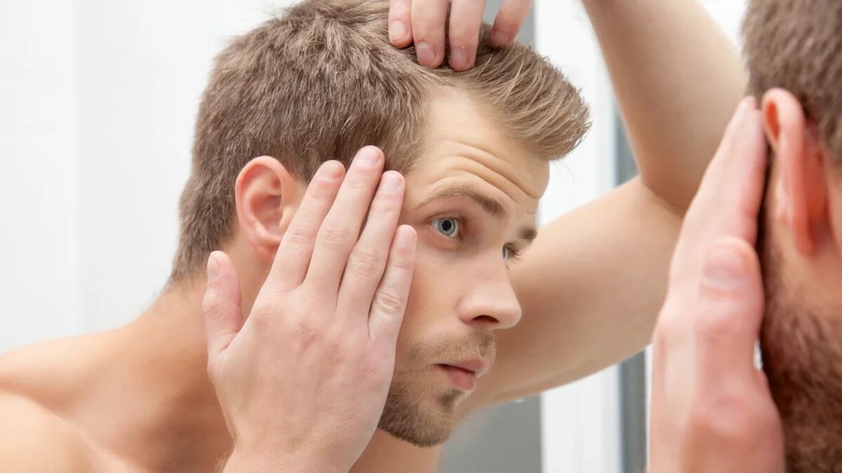 ¿El estrés acelera la aparición de canas? Qué dice la evidencia científica