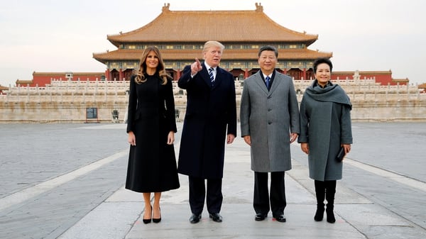 Donald Trump y su esposa Melania visitan la ciudad prohibida junto con el presidente chino Xi Jinping y la primera dama Peng Liyuan (REUTERS/Jonathan Ernst)
