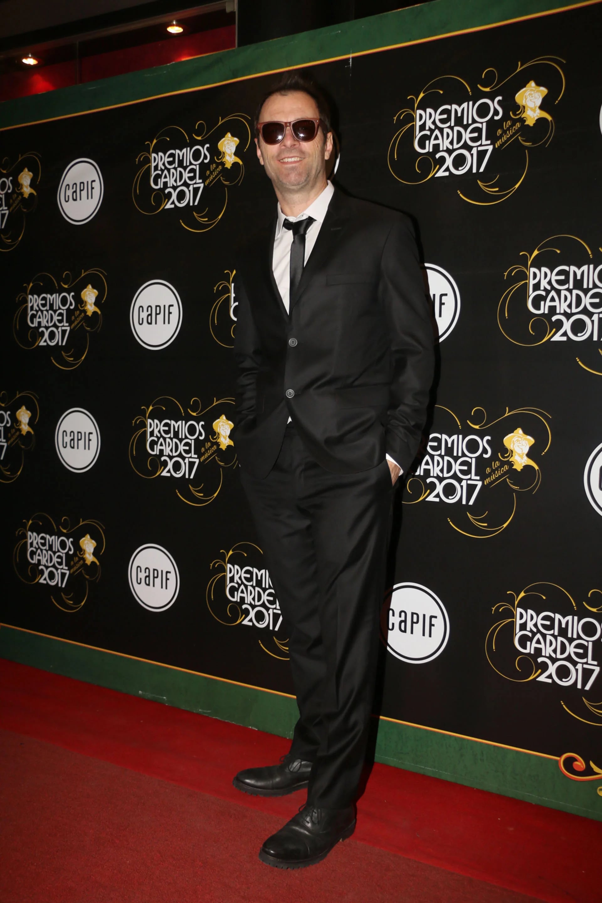 Kevin Johansen en la alfombra roja de la gran noche de la música