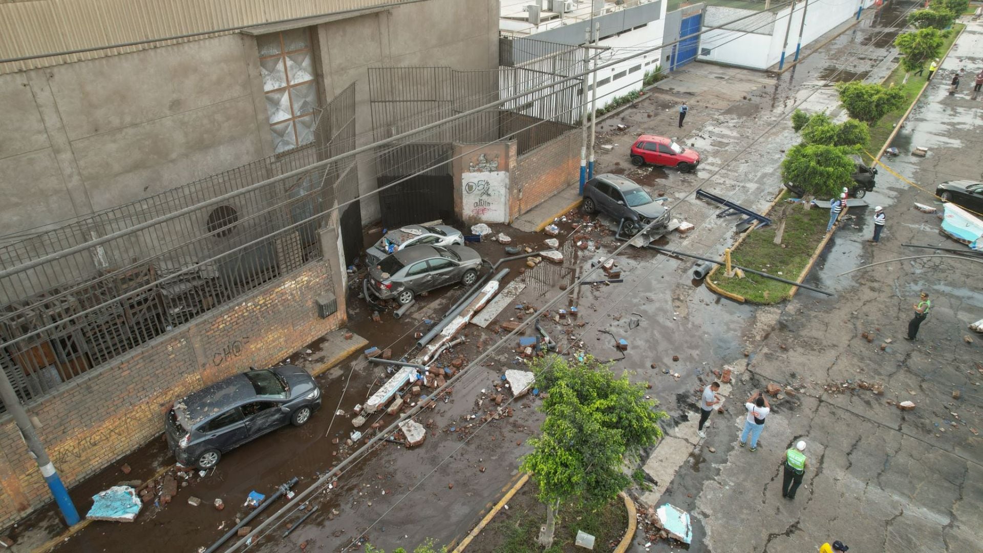 Vecinos de la zona piden cerrar la fábrica por los olores que destilan sus operaciones. (Foto: Andina)