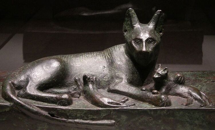 Obra de arte en bronce que simboliza a la diosa Bastet, de la dinastía 26 de Saita (664-525 antes de Cristo), museo Calouste-Gulbenkian, Lisboa