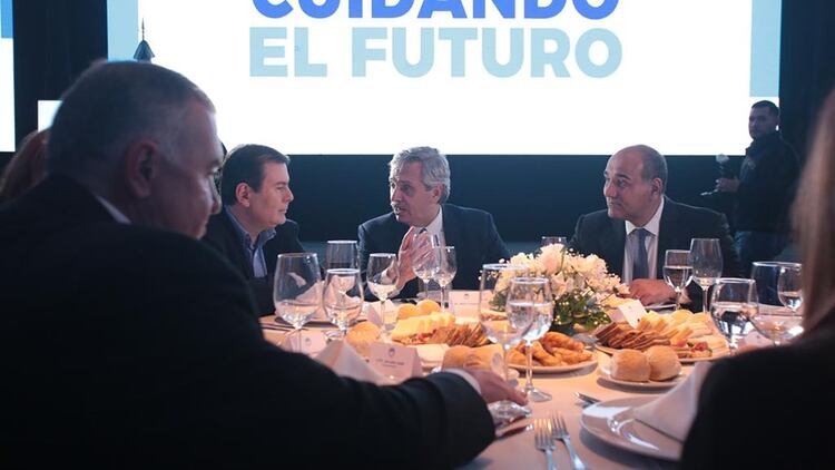 Manzur acompañó a Alberto Fernández desde el inicio de la campaña y le armó agenda con empresarios y sectores productivos