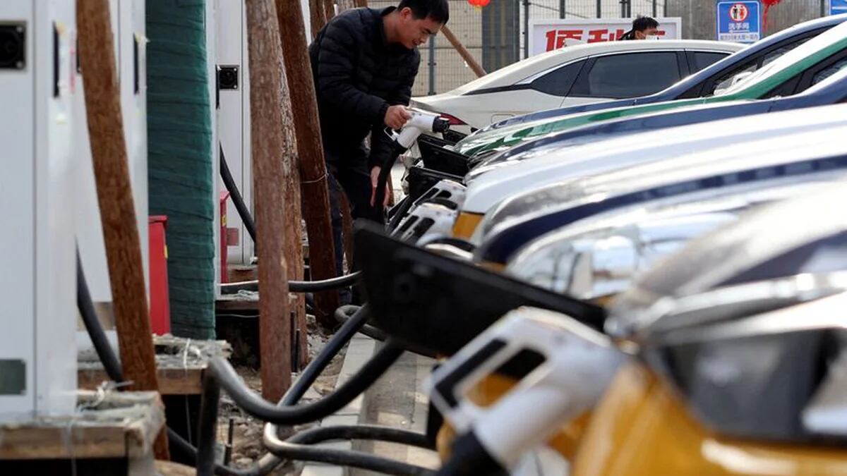 Estados Unidos impondrá aranceles a los autos eléctricos y otros productos chinos