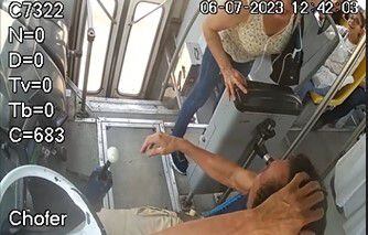 Mujer Desgre A A Conductor De Un Cami N Por No Hacer La Parada En Donde