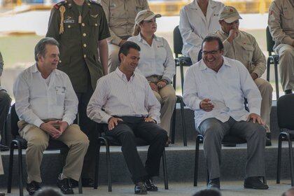 Tanto Enrique Peña Nieto como Javier Duarte de Ochoa se encontraban en funciones públicas bajo la bandera del PRI (FOTO: ÁNGEL HERNÁNDEZ / CUARTOSCURO)