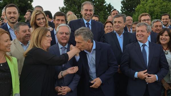 Mauricio Macri junto a diputados y senadores de Cambiemos (Prensa Presidencia)
