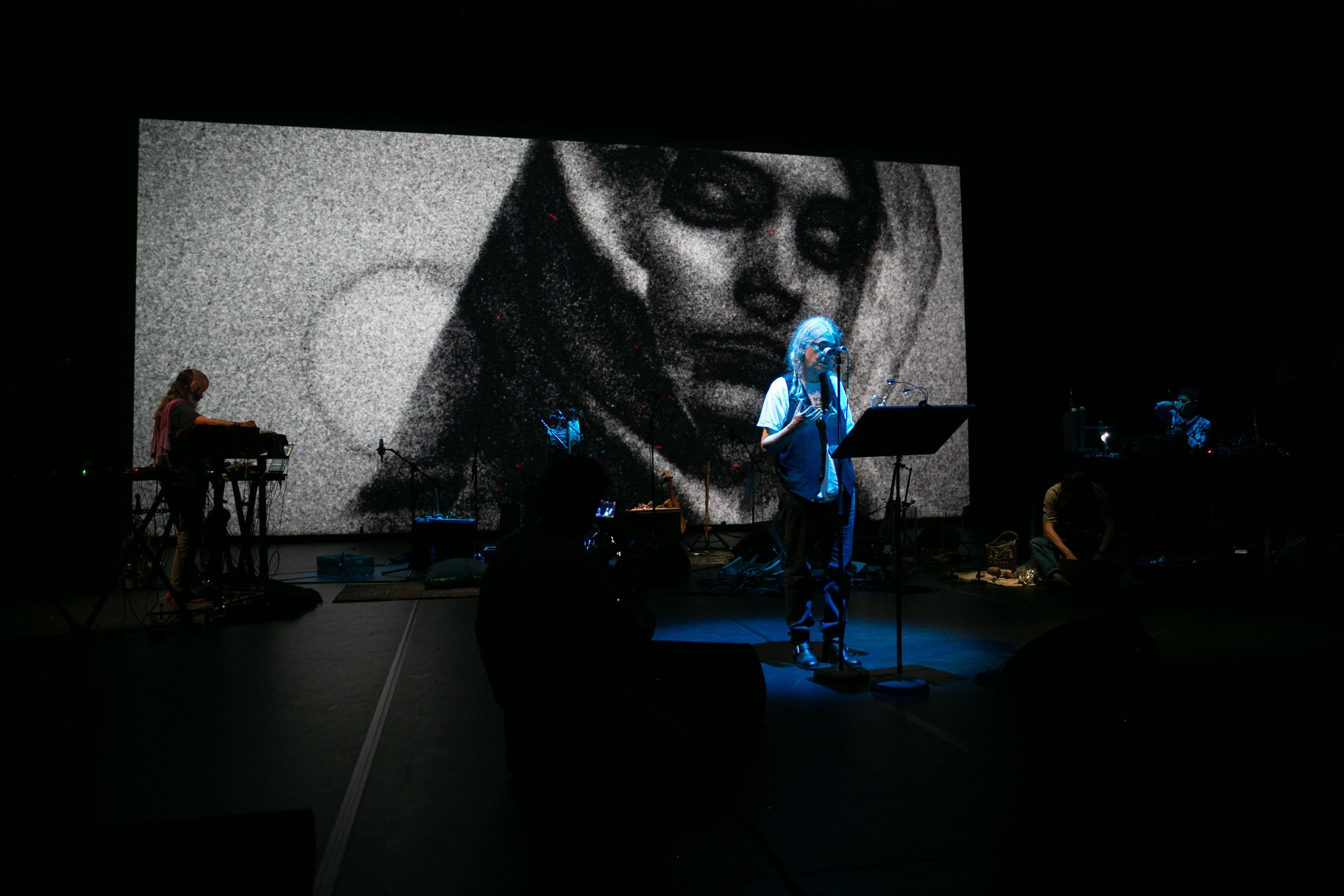 Patti Smith en acción junto al Soundwalk Collective (Cortesía)