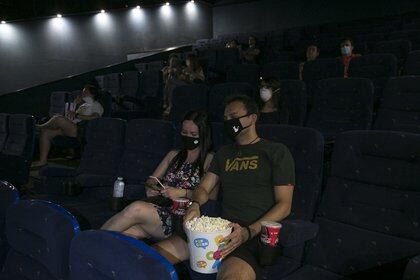 Una pareja en una sala de cine en España (Foto: Europa Pres)