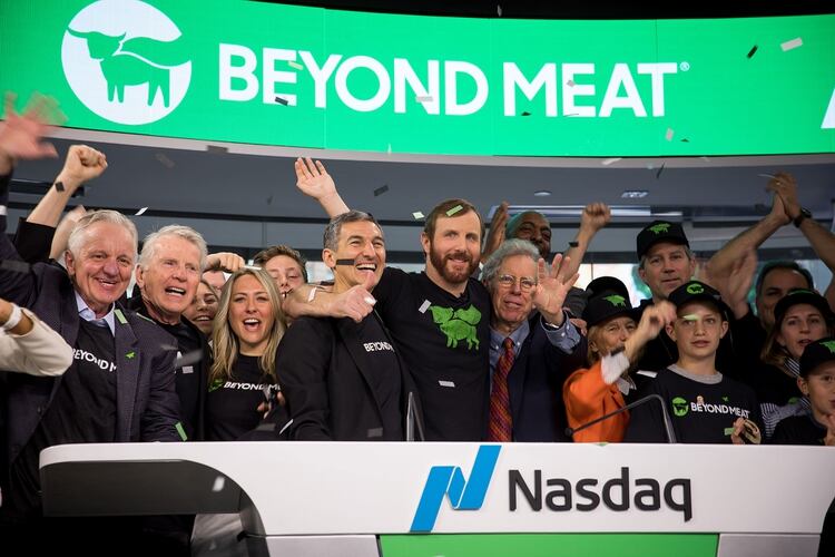 Los ejecutivos de Beyond Meat ayer en el Nasdaq (Bloomberg)