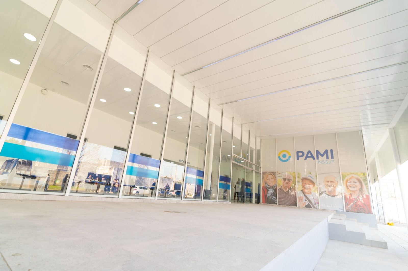 Luana Volnovich Damian Selci Inauguración del nuevo hospital de PAMI en Hurlingham