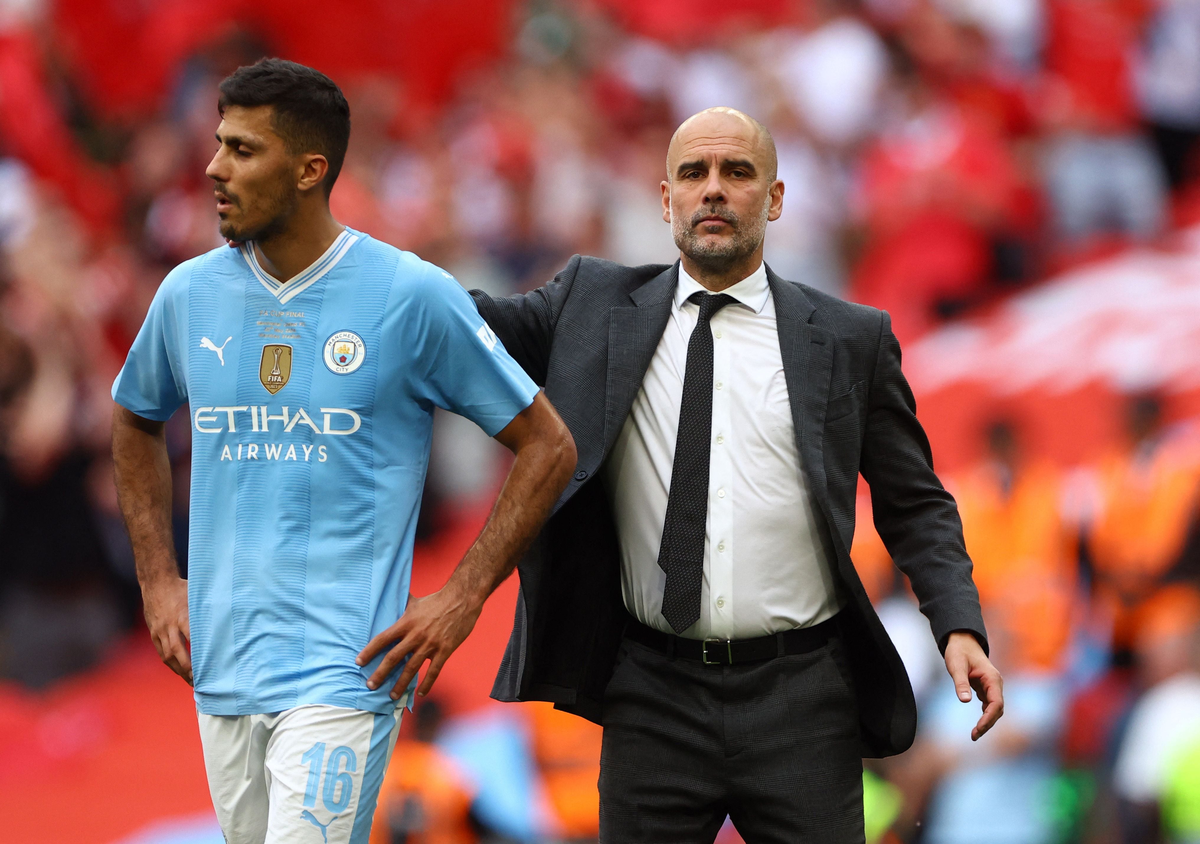 Pep Guardiola y Rodri en un partido del Manchester City (REUTERS/Hannah Mckay)