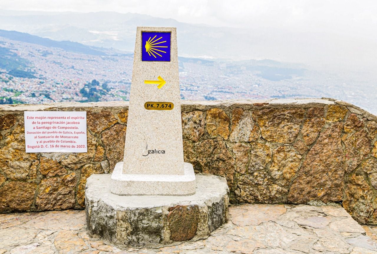 En la imagen, el Hito Xacobeo, un símbolo que representa el Camino de Santiago de Compostela. Foto: Instituto Distrital de Turismo