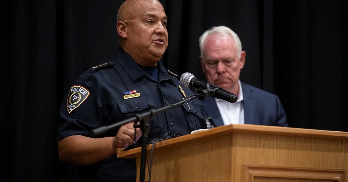 Pembantaian Texas: kepala polisi Uvald mengundurkan diri