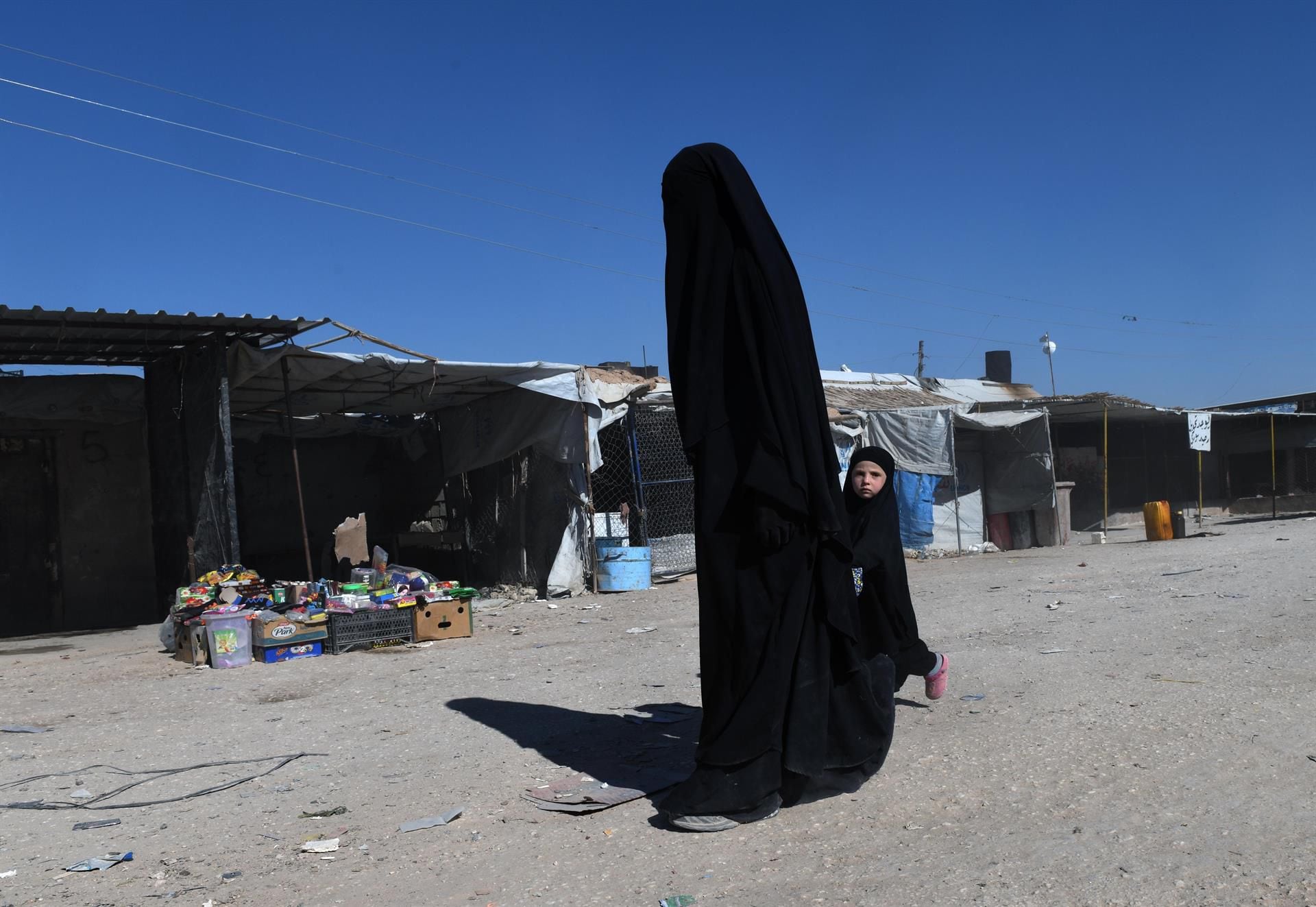 AI denuncia atrocidades contra las familias de yihadistas detenidas en los campos en el noreste de Siria