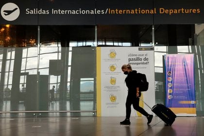 El Aeropuerto El Dorado, que ha estado inactivo durante casi medio año debido a la epidemia de COVID-19, está actualmente cerrado.  Utilice tecnología para evitar que los pasajeros entren en contacto con superficies y tomen la temperatura corporal.  EFE / Carlos Ortega / Archivo